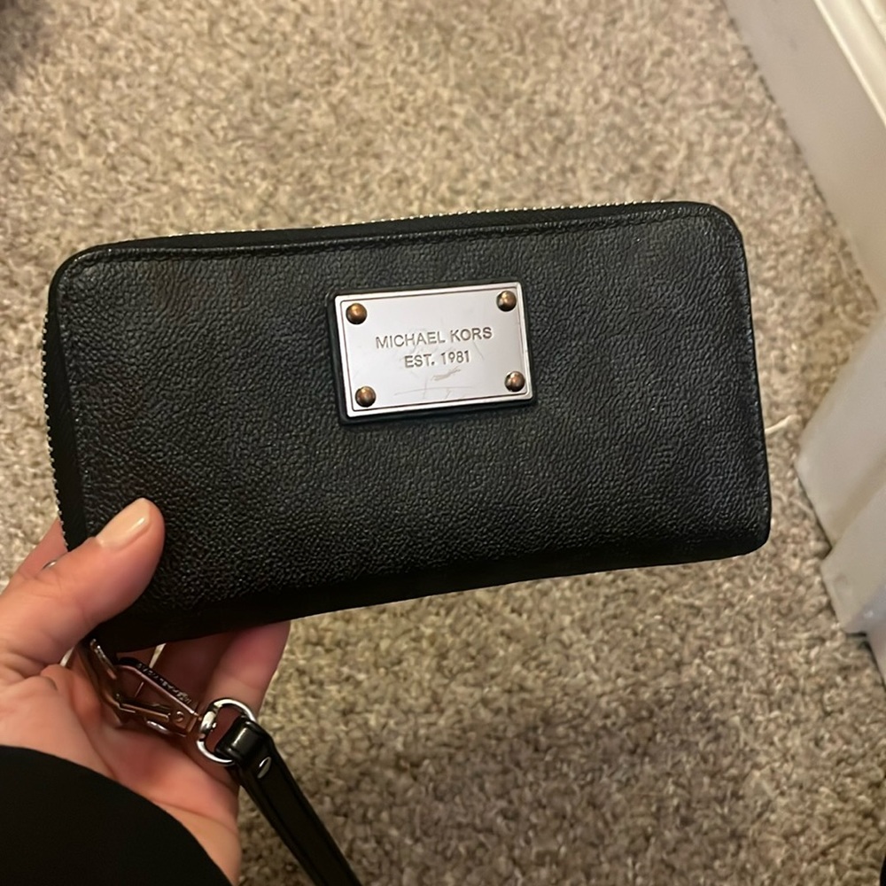 Michael Kors wallet / wristlet